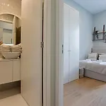 Apartment 31 Janeiro 157 - Stylish 1br W/ Ac & Balcony By Lovelystay *