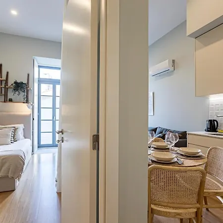 Apartment 31 Janeiro 157 - Stylish 1br W/ Ac & Balcony By Lovelystay *